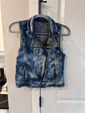 Buzz Acid Wash Denim Vest Studded Collar Zip Front Y2K 90’s Inspired Jean Top